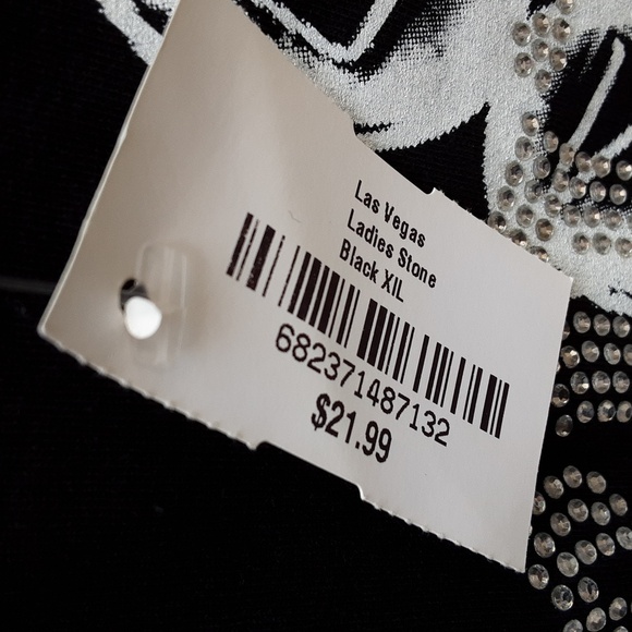 Las Vegas black & white t-shirt size XL NWT - Picture 4 of 6
